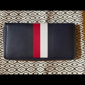 Tommy Hilfiger zip wallet